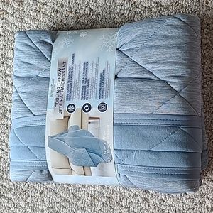 Cooling throw blanket, light blue, Sutton Place